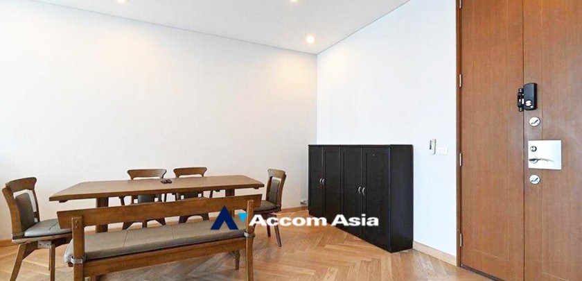  3 Bedrooms  Condominium For Rent & Sale in Silom, Bangkok  near BTS Sala Daeng - MRT Silom (1520689)