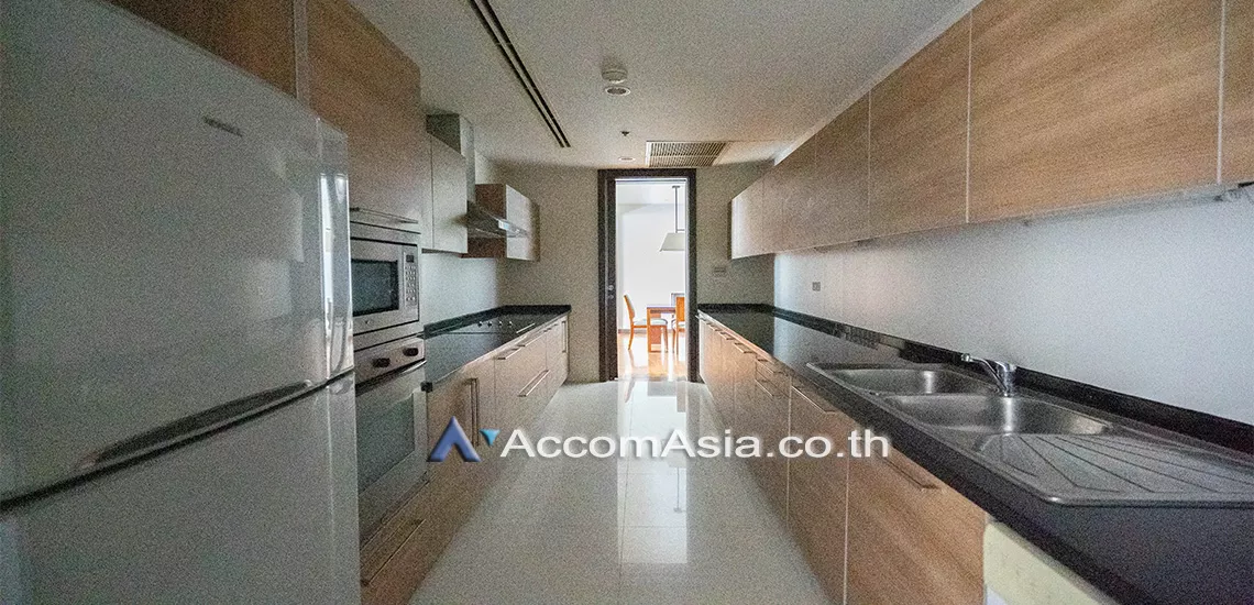  3 Bedrooms  Apartment For Rent in Sukhumvit, Bangkok  near BTS Thong Lo (1420736)