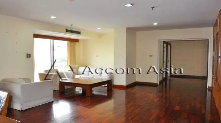  3 Bedrooms  Apartment For Rent in Ploenchit, Bangkok  near BTS Ploenchit (1420744)