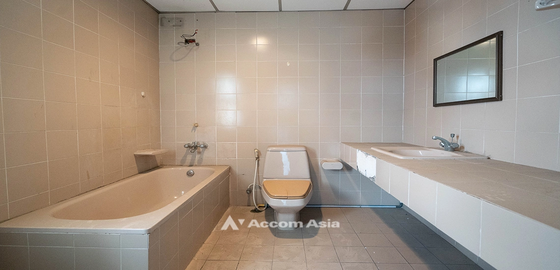 11  4 br Condominium for rent and sale in Sukhumvit ,Bangkok BTS Nana at Crystal Garden 1520765