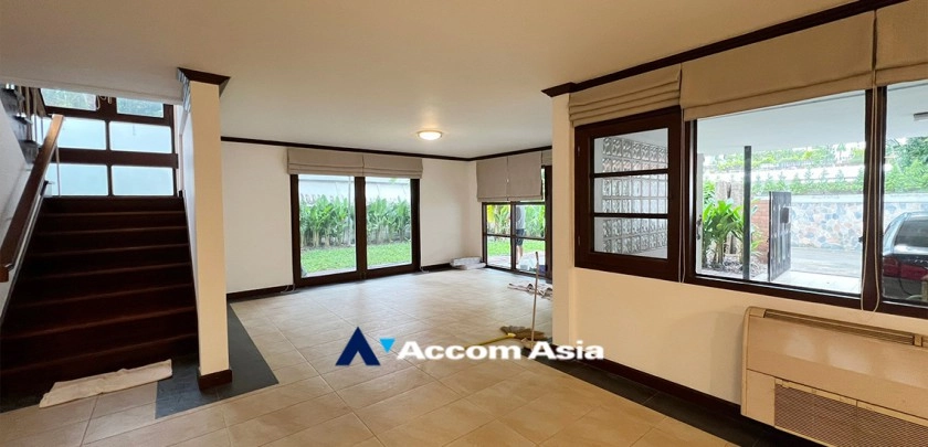 unit 3 Bedrooms  House For Rent & Sale in Sukhumvit, Bangkok  near BTS Ekkamai (60045)