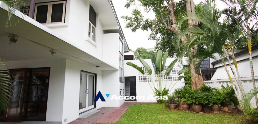 unit 3 Bedrooms  House For Rent & Sale in Sukhumvit, Bangkok  near BTS Ekkamai (60045)