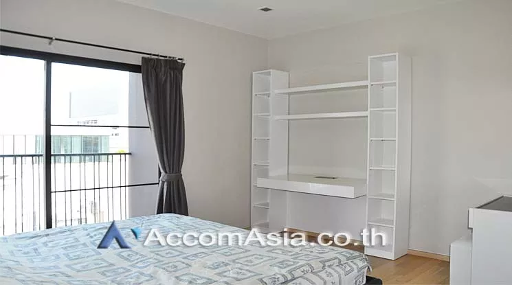  1 Bedroom  Condominium For Rent & Sale in Sukhumvit, Bangkok  near BTS Ekkamai (1520785)