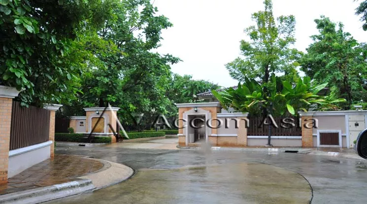  1  5 br House for rent and sale in Bang Na ,Bangkok BTS Bearing at House in compound 2420794