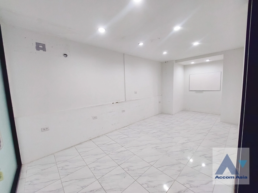 5  4 br House For Rent in Sukhumvit ,Bangkok BTS Ekkamai 90343