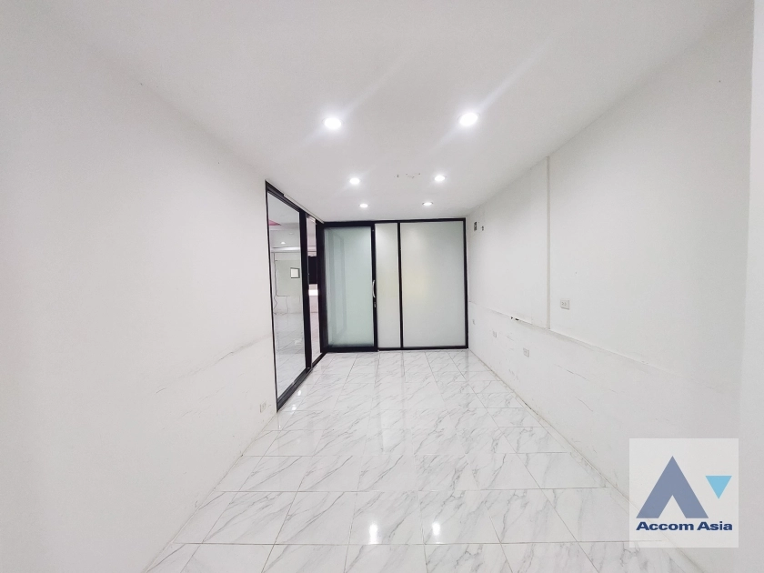 6  4 br House For Rent in Sukhumvit ,Bangkok BTS Ekkamai 90343