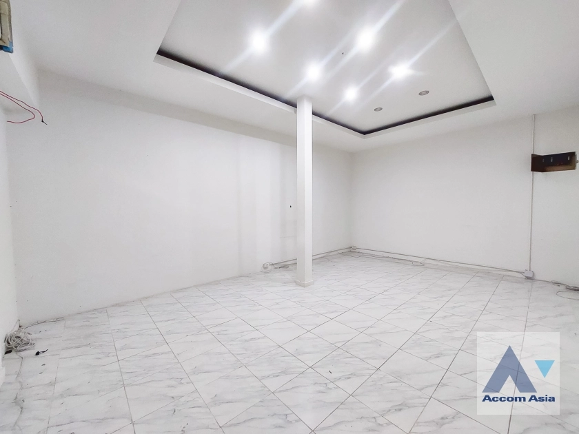13  4 br House For Rent in Sukhumvit ,Bangkok BTS Ekkamai 90343