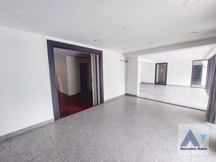 17  4 br House For Rent in Sukhumvit ,Bangkok BTS Ekkamai 90343