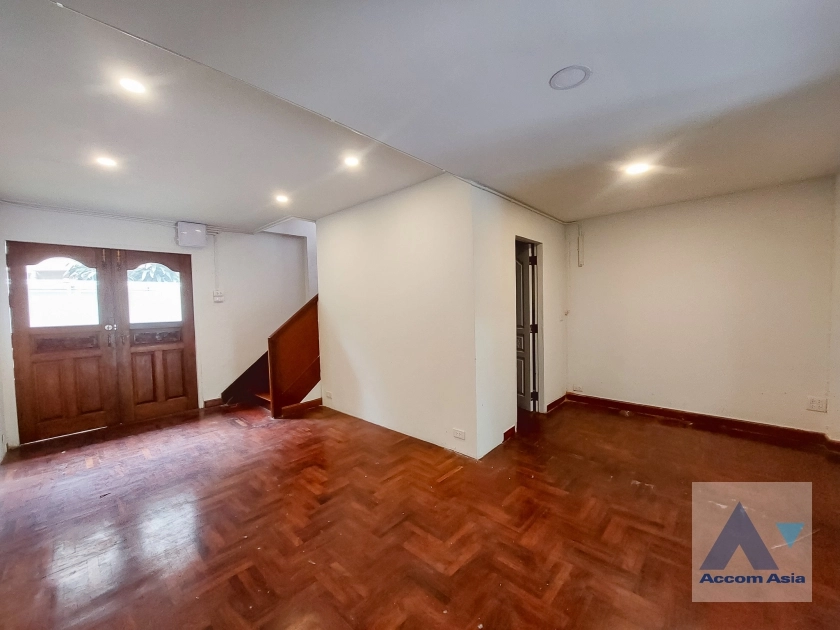 20  4 br House For Rent in Sukhumvit ,Bangkok BTS Ekkamai 90343