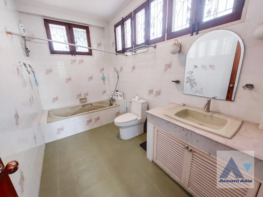 24  4 br House For Rent in Sukhumvit ,Bangkok BTS Ekkamai 90343