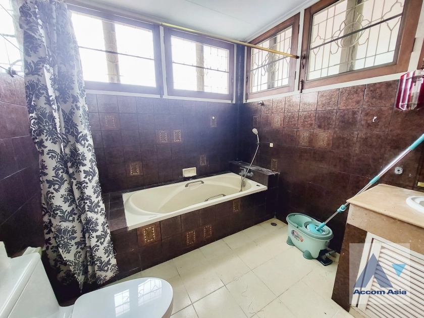 30  4 br House For Rent in Sukhumvit ,Bangkok BTS Ekkamai 90343