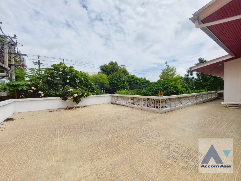 32  4 br House For Rent in Sukhumvit ,Bangkok BTS Ekkamai 90343