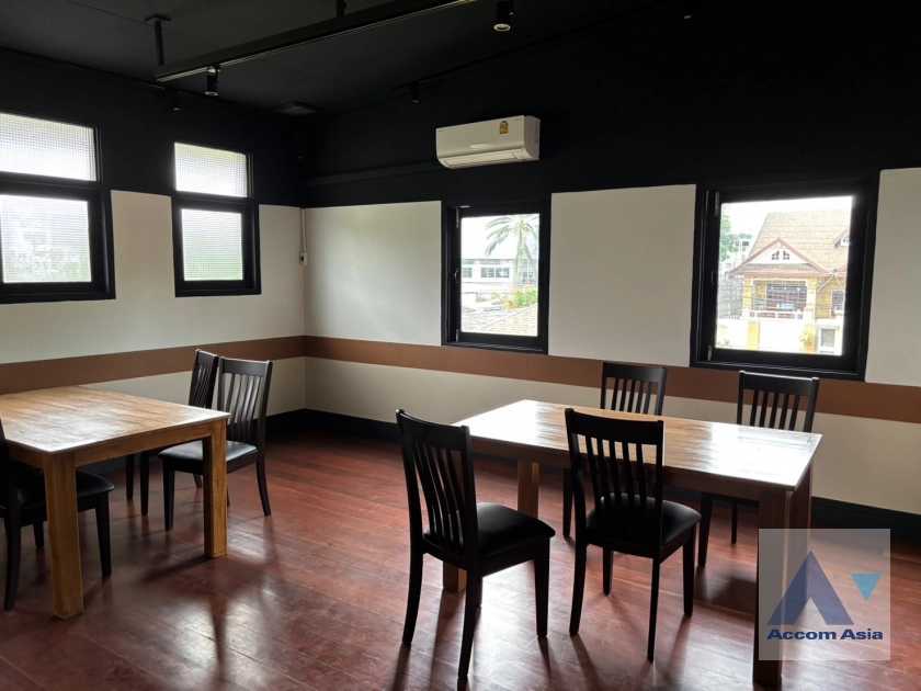 8  4 br House For Rent in Sukhumvit ,Bangkok BTS Ekkamai 50128