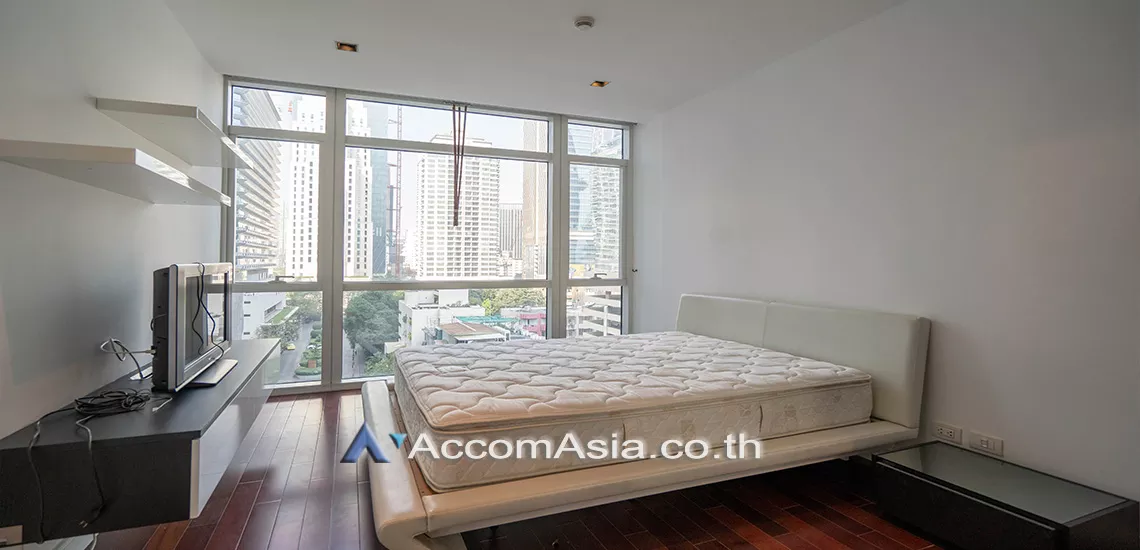  3 Bedrooms  Condominium For Rent in Ploenchit, Bangkok  near BTS Ploenchit (1520851)