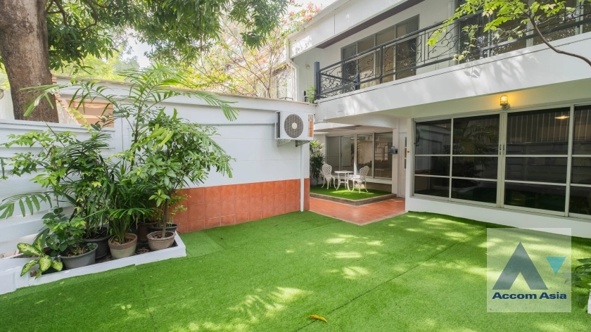 unit 3 Bedrooms  House For Rent in Sukhumvit, Bangkok  near BTS Ekkamai (2520896)