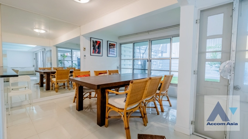 unit 3 Bedrooms  House For Rent in Sukhumvit, Bangkok  near BTS Ekkamai (2520896)