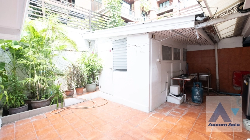 15  3 br House For Rent in Sukhumvit ,Bangkok BTS Ekkamai 2520896