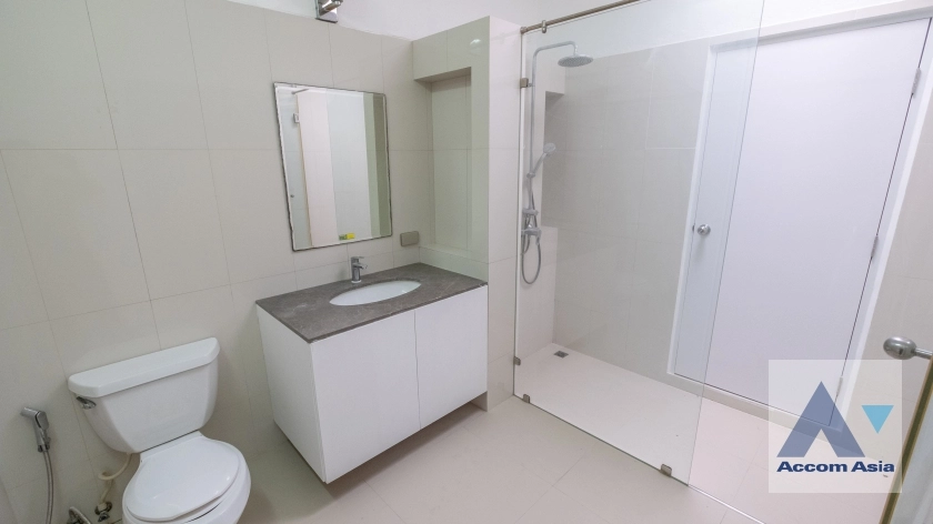 23  3 br House For Rent in Sukhumvit ,Bangkok BTS Ekkamai 2520896