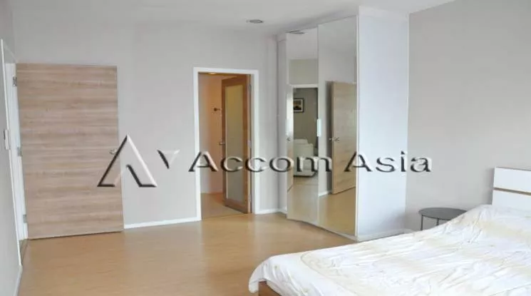 6  2 br Condominium For Sale in Ploenchit ,Bangkok BTS Ploenchit at Renova Residence 1520908