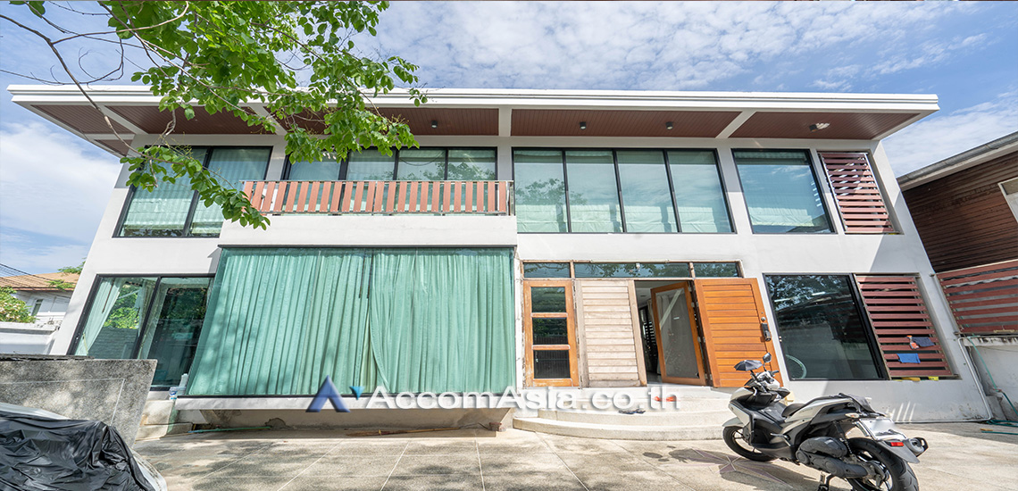  4+1 Bedrooms House For Rent & Sale in sukhumvit ,Bangkok BTS Phra khanong at Moo Baan Pakamas 1720910