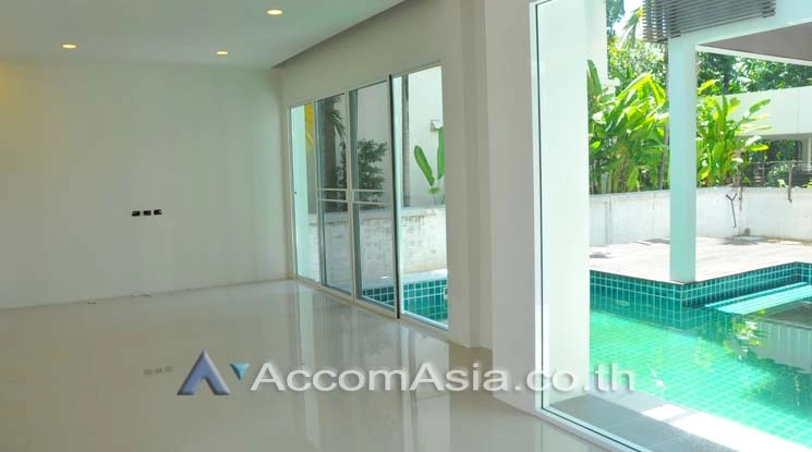  1  3 br House for rent and sale in Sukhumvit ,Bangkok BTS Ekkamai 2320963