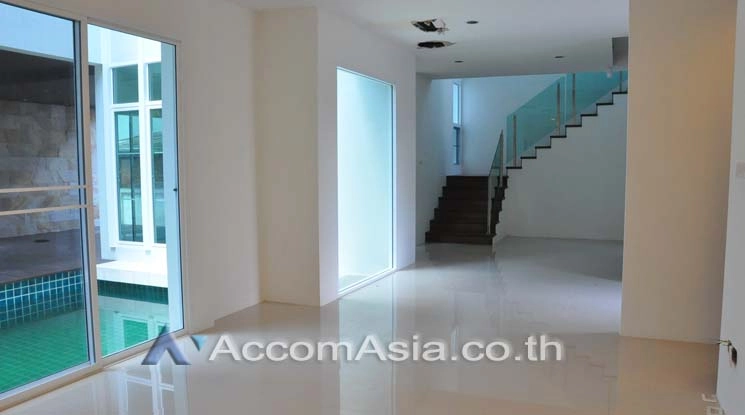  1  3 br House for rent and sale in Sukhumvit ,Bangkok BTS Ekkamai 2320963
