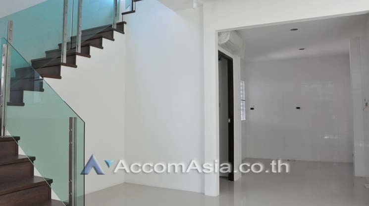 5  3 br House for rent and sale in Sukhumvit ,Bangkok BTS Ekkamai 2320963