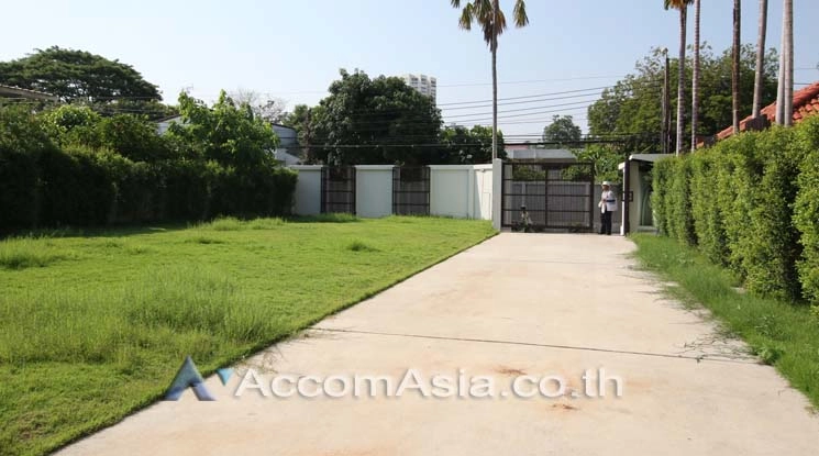 6  3 br House for rent and sale in Sukhumvit ,Bangkok BTS Ekkamai 2320963