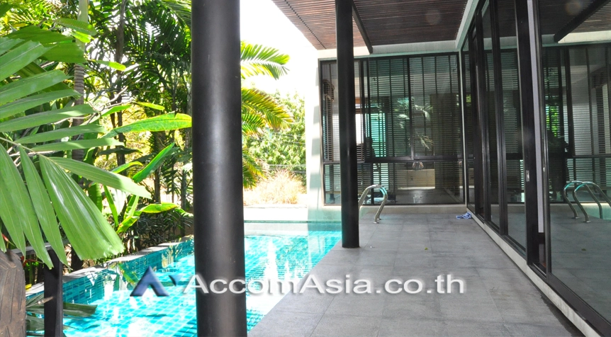 Private Swimming Pool |  Luxury House with private pool in Ekkamai House  3 Bedroom for Rent BTS Ekkamai in Sukhumvit Bangkok
