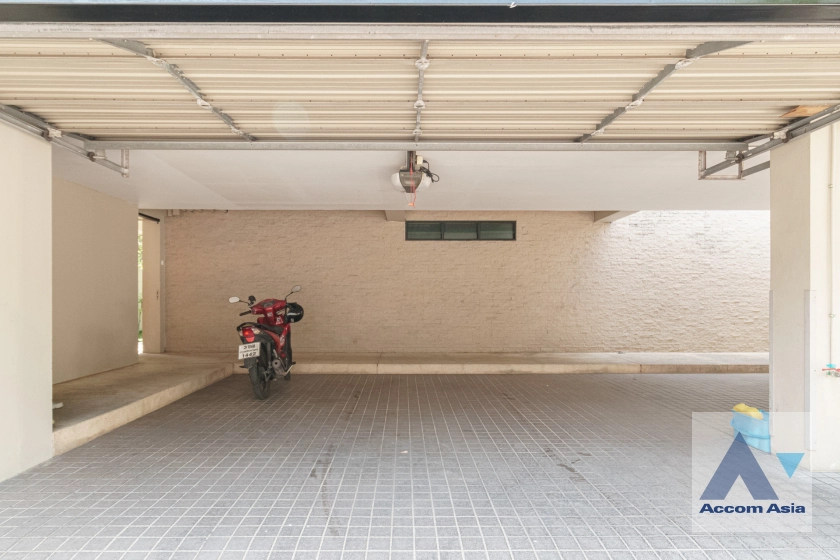 24  3 br House For Rent in Sukhumvit ,Bangkok BTS Ekkamai at Luxury House with private pool in Ekkamai 1920964