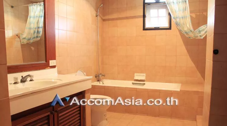 6  3 br Apartment For Rent in Sukhumvit ,Bangkok BTS Asok - MRT Sukhumvit at Spacious space with a cozy 1421074