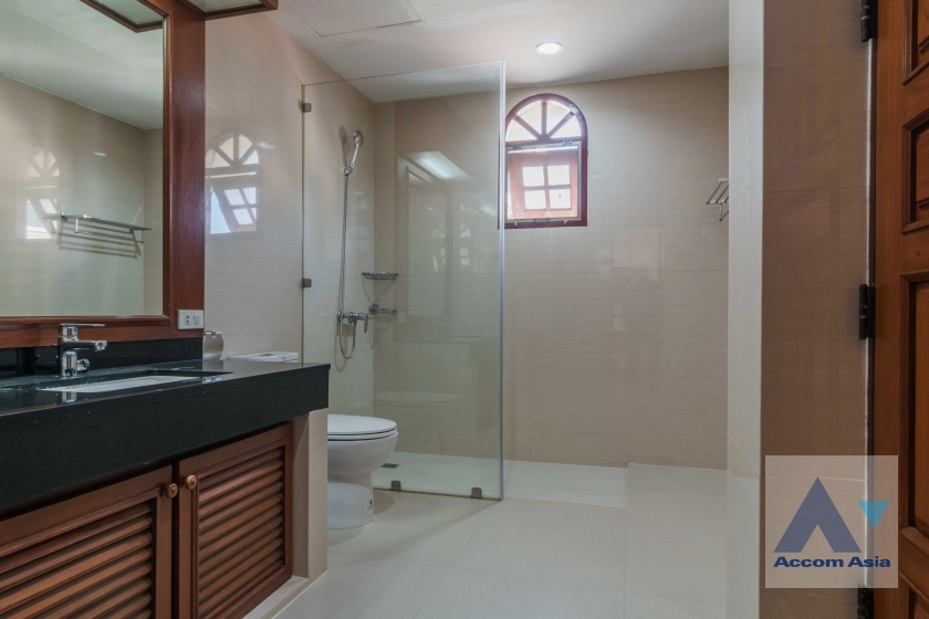 20  3 br Apartment for rent and sale in Sukhumvit ,Bangkok BTS Asok - MRT Sukhumvit at Spacious space with a cozy 1421074