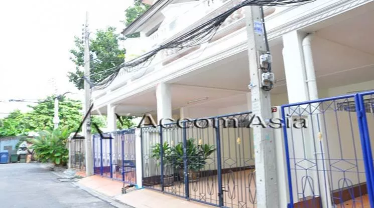 Home Office |  4 Bedrooms  Townhouse For Rent in Sathorn, Bangkok  near MRT Lumphini (2521130)