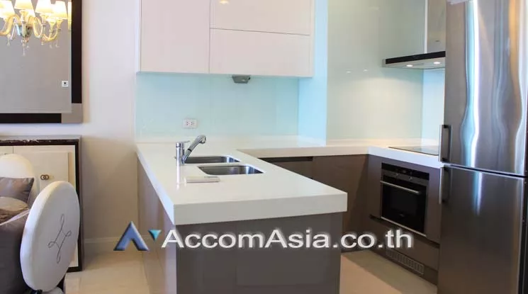  2 Bedrooms  Condominium For Rent in Ploenchit, Bangkok  near BTS Chitlom (1521154)