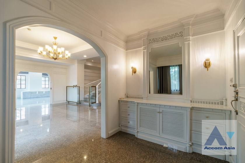 unitHuge Terrace, Duplex Condo, Penthouse, Pet friendly |  4 Bedrooms  Apartment For Rent in Sukhumvit, Bangkok  near BTS Phrom Phong (1421155)