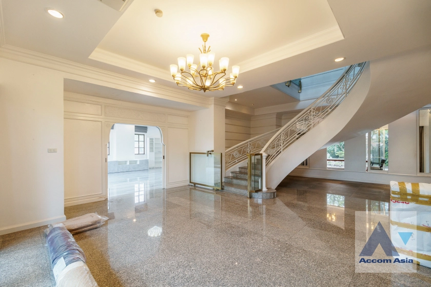 unitHuge Terrace, Duplex Condo, Penthouse, Pet friendly |  4 Bedrooms  Apartment For Rent & Sale in Sukhumvit, Bangkok  near BTS Phrom Phong (1421155)