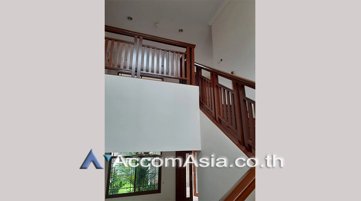 12  4 br House For Rent in Pattanakarn ,Bangkok  at Peaceful compound 1521192