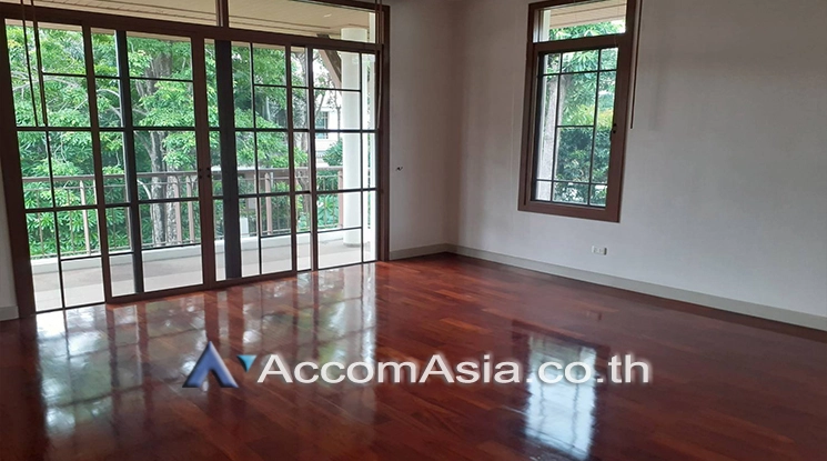  4 Bedrooms  House For Rent in Pattanakarn, Bangkok  (1521192)