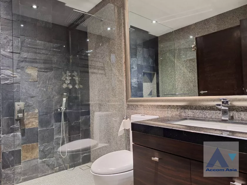 unit 2 Bedrooms  Apartment For Rent in Sukhumvit, Bangkok  near BTS Phra khanong (1421206)