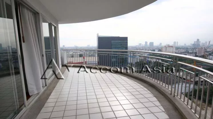  3 Bedrooms  Apartment For Rent in Sathorn, Bangkok  near BRT Technic Krungthep (1521230)