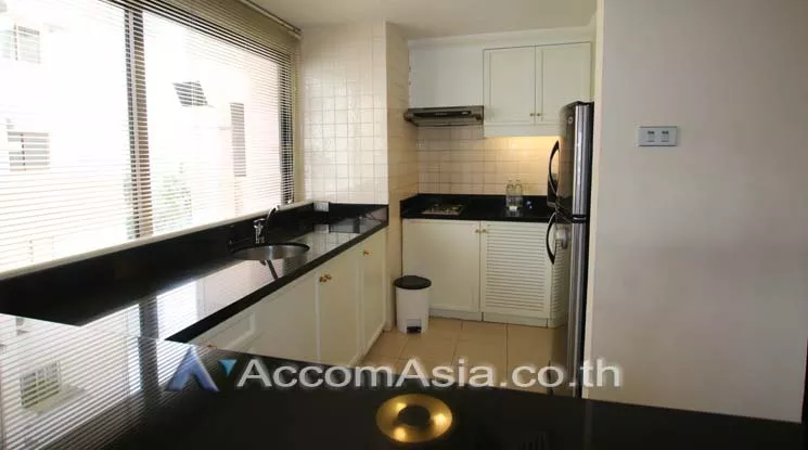  2 Bedrooms  Apartment For Rent in Sathorn, Bangkok  near MRT Lumphini (1421249)
