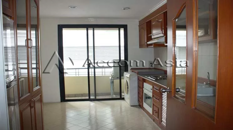 unit 3 Bedrooms  Apartment For Rent in Sukhumvit, Bangkok  near BTS Phrom Phong (10187)