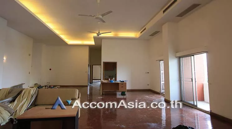  1  5 br Apartment For Rent in Sathorn ,Bangkok MRT Lumphini at Low rise Building 10191