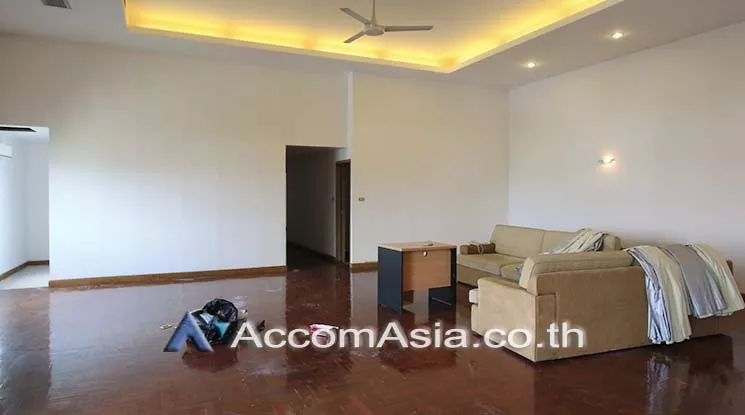  1  5 br Apartment For Rent in Sathorn ,Bangkok MRT Lumphini at Low rise Building 10191