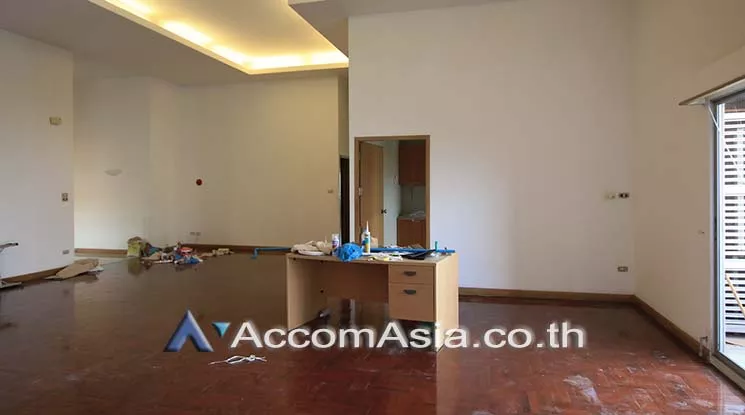 unit 5 Bedrooms  Apartment For Rent in Sathorn, Bangkok  near MRT Lumphini (10191)