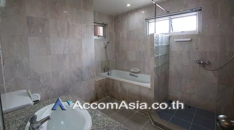 8  5 br Apartment For Rent in Sathorn ,Bangkok MRT Lumphini at Low rise Building 10191