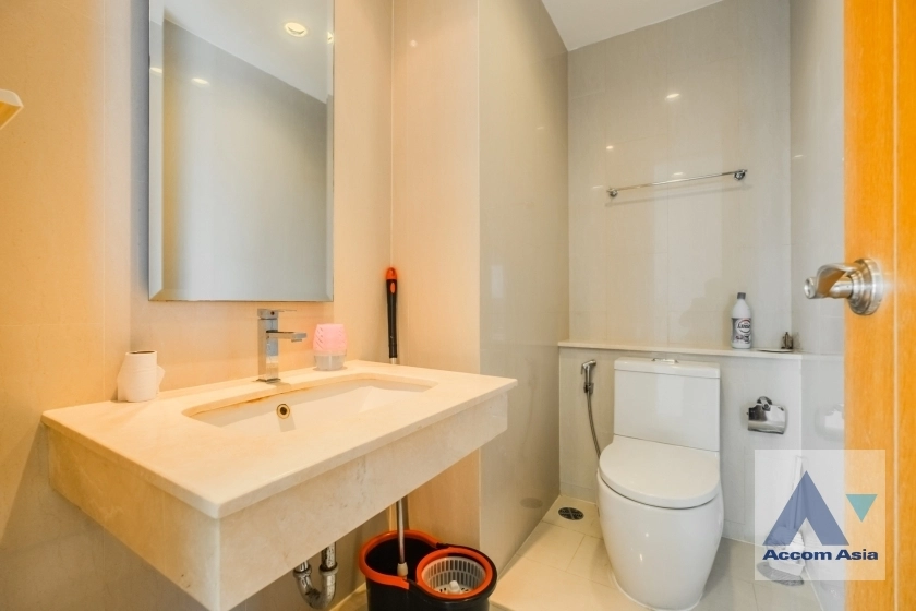 7  2 br Condominium For Rent in Ploenchit ,Bangkok BTS Chitlom at Royal Maneeya Executive Residence 1521387