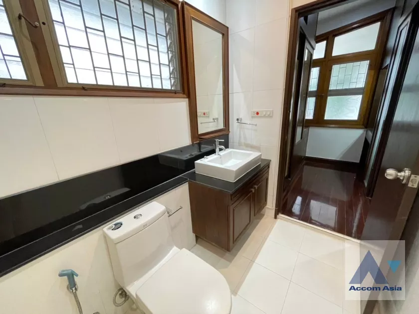16  3 br House For Rent in Phaholyothin ,Bangkok BTS Saphan-Kwai 90347