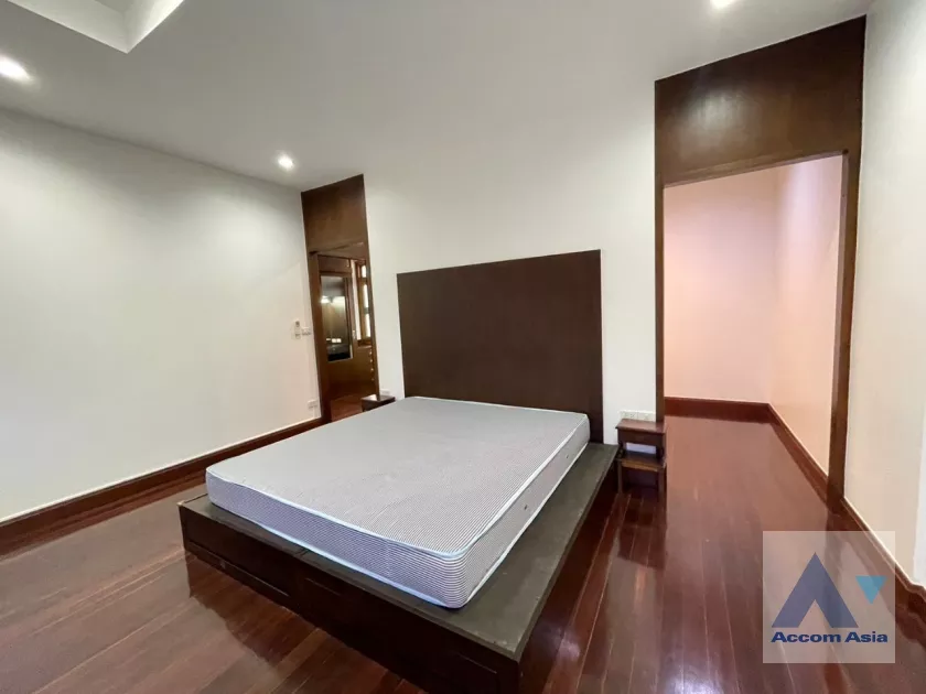 14  3 br House For Rent in Phaholyothin ,Bangkok BTS Saphan-Kwai 90347