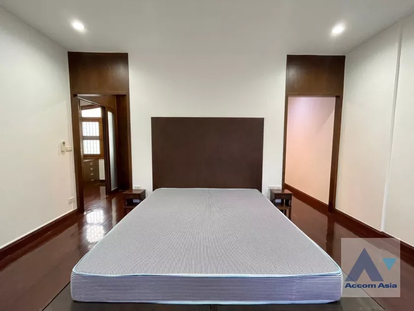 12  3 br House For Rent in Phaholyothin ,Bangkok BTS Saphan-Kwai 90347